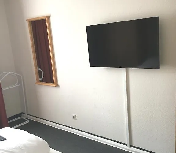 2 Im Haus Huehnergott *